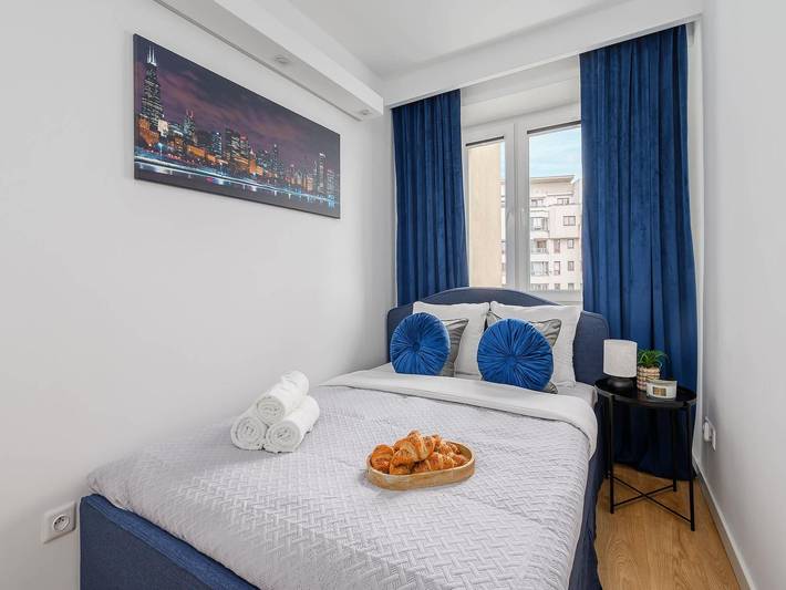 Ganze Wohnung, Wohnung mit Balkon in der Nähe von Arkadia in Warschau Stadtmitte, Warschau