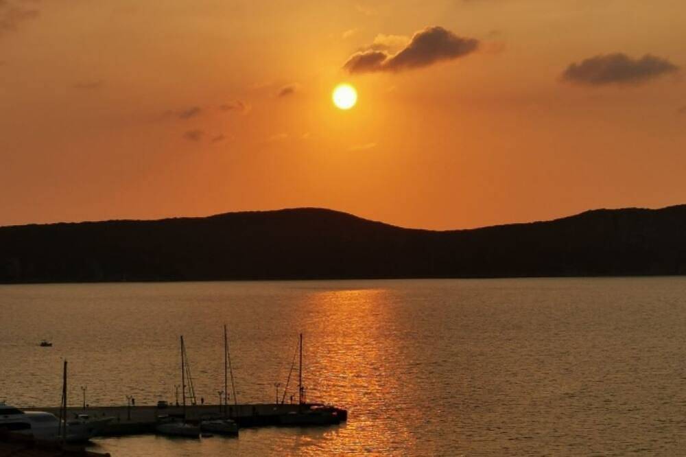 Ganze Wohnung, Spacius double room apartment 64 sqm fully equiped\nmagnificent sunset & sea view in Pylos, Messenien