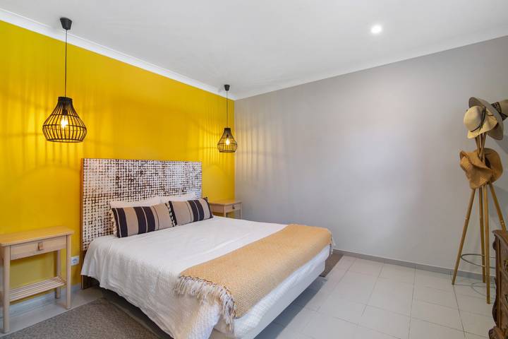 Ferienwohnung für 4 Personen, mit Kinderpool und Garten in Faro - 2