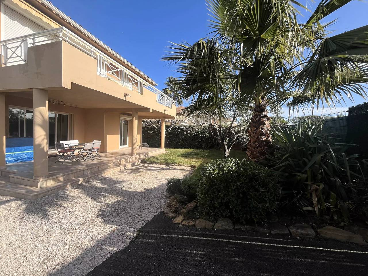 Appartement entier, Rez de chaussée de maison, direct plage, grand T4 in Fréjus Plage, Fréjus