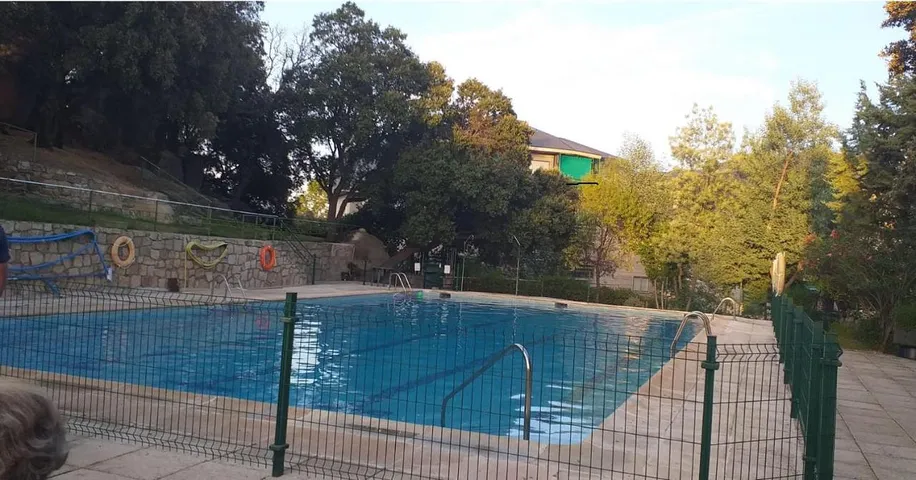 Apartamento de vacaciones para 6 personas, con vistas además de piscina y jardín - 1