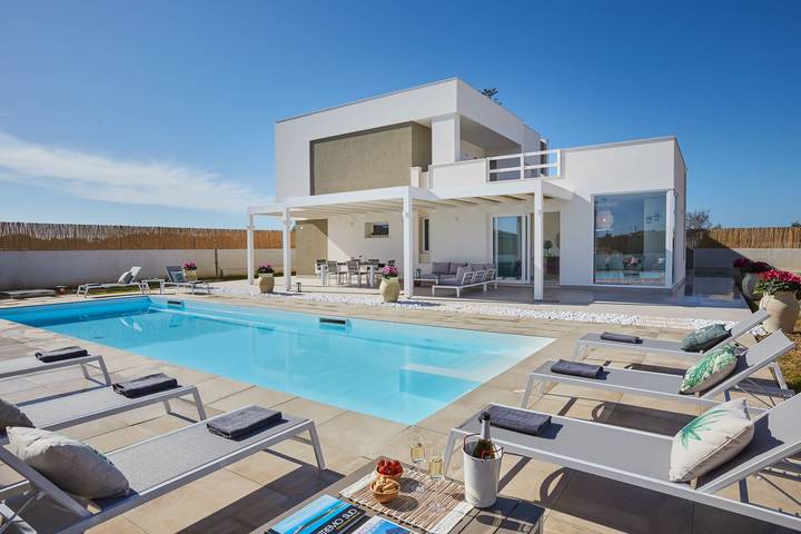 Villa per 12 persone, con piscina e giardino nonché balcone - 1