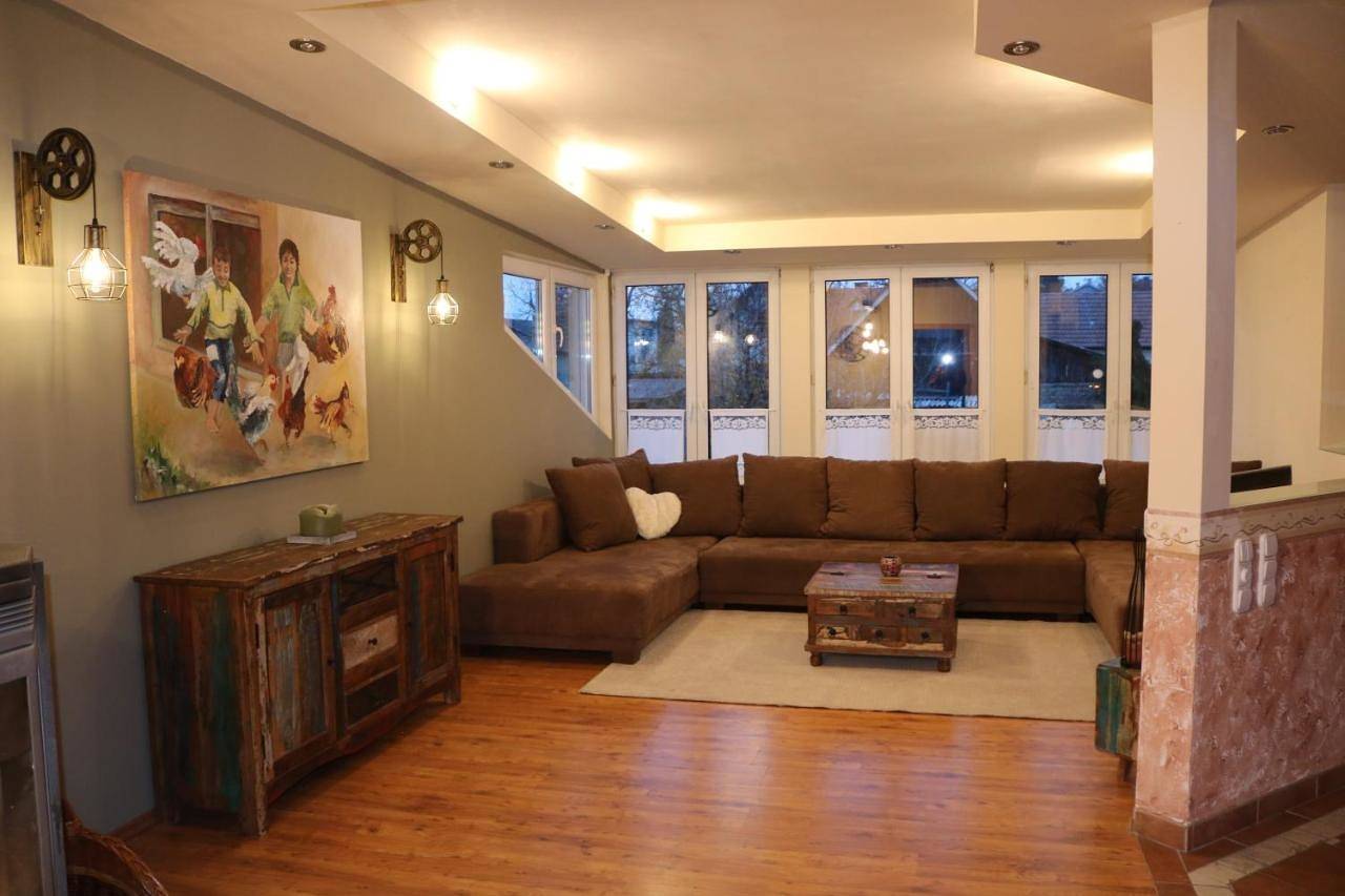 Ganze Wohnung, Helle, offene Dachgeschosswohnung mit Terrasse in Bezirk Oberpullendorf