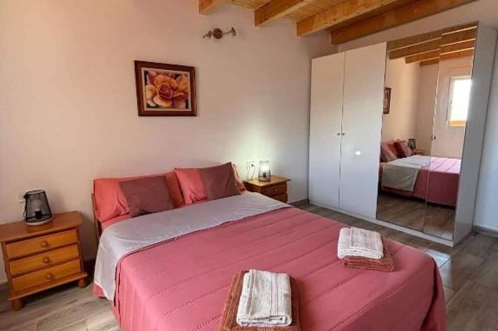 Casa Haroldo – Tu refugio con piscina privada  en Candelaria in Araya, Candelaria