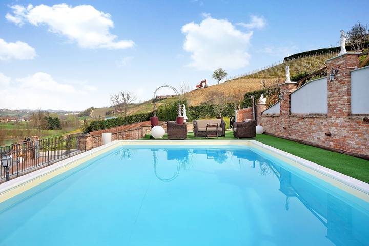 Casa vacanze "Sweet Life" con piscina condivisa, terrazza privata e Wi-Fi in Priocca, Langhe