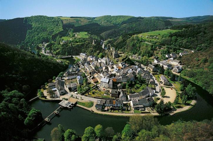 Hôtel pour 3 personnes, avec Jacuzzi et Terrasse ainsi que Jardin et Sauna à Esch-sur-Sûre