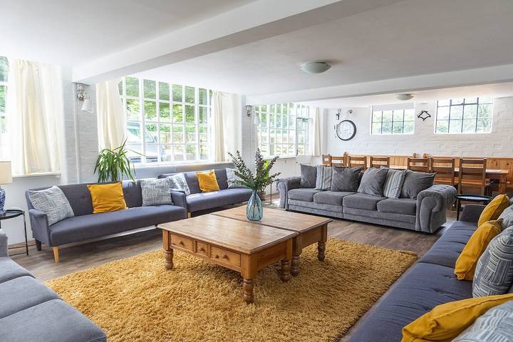 Rental for 18 people, with garden, with pets in Cromford