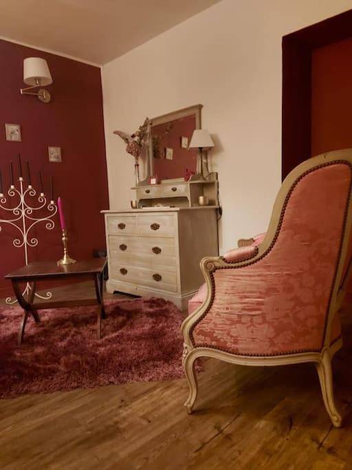 Appartement entier, Apartment in Lamaids, Région de Montluçon