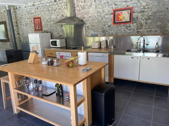 Location de vacances pour 4 personnes, avec jardin ainsi que vue et piscine à Assat - 2