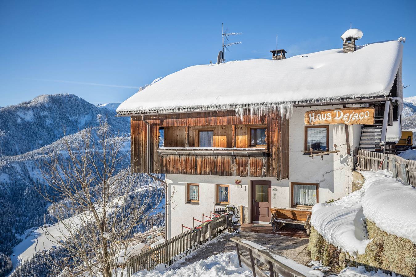 Geheel appartement, Vakantie bij Farmyard Rosshof - Vakantie Appartement Primo Piano met Wi-Fi & Balkon in San Martin de Tor, Dolomiti Superski