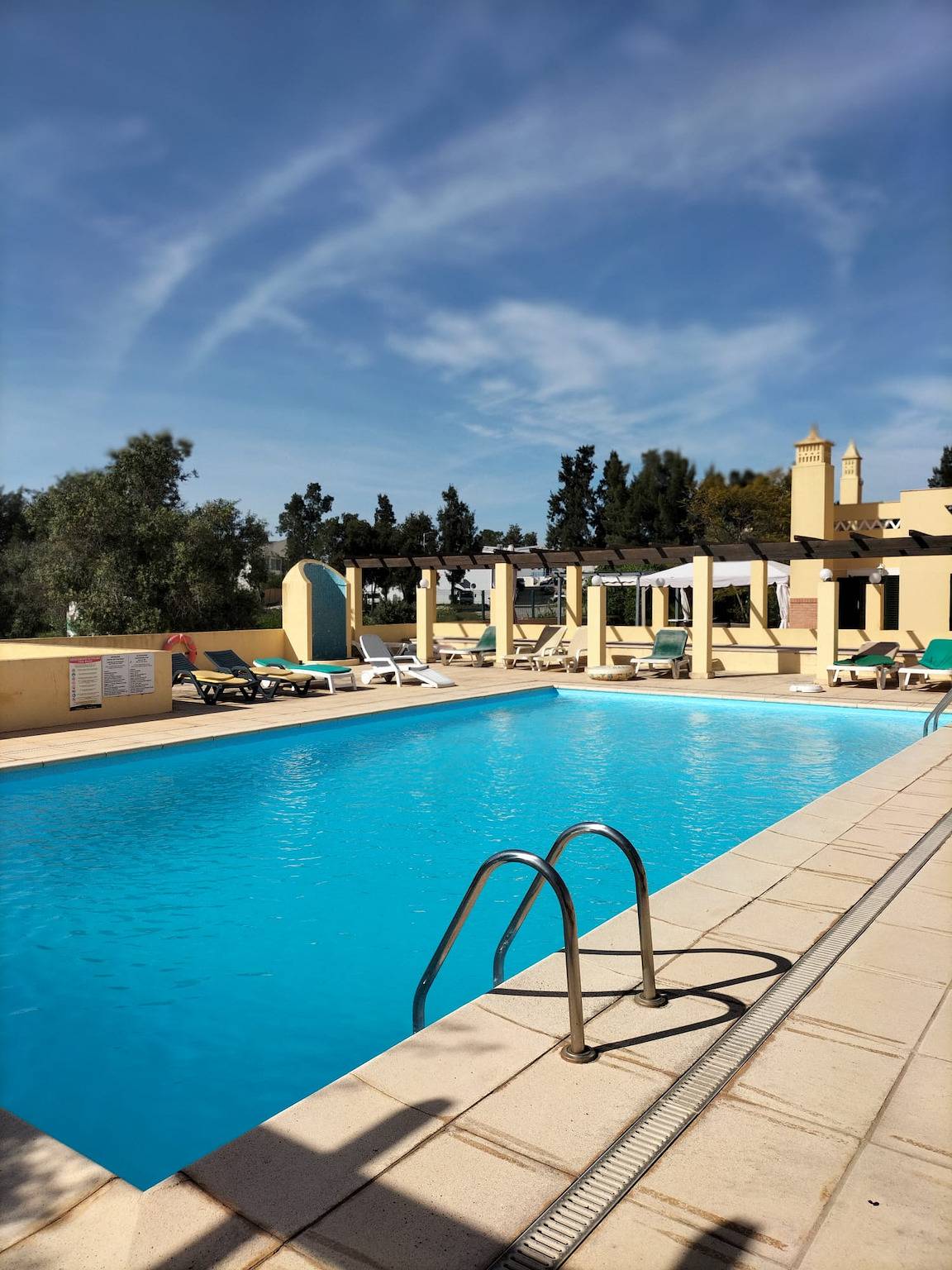 Entire apartment, T2 Vila Bairos A/C Piscina e Garagem Vilamoura in Quarteira, Faro District