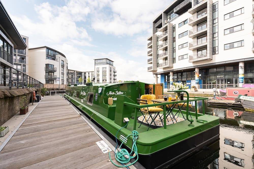 Luxury Boat, Floating Barge Accommodation in Edinburgh, Edinburgh and Lothian