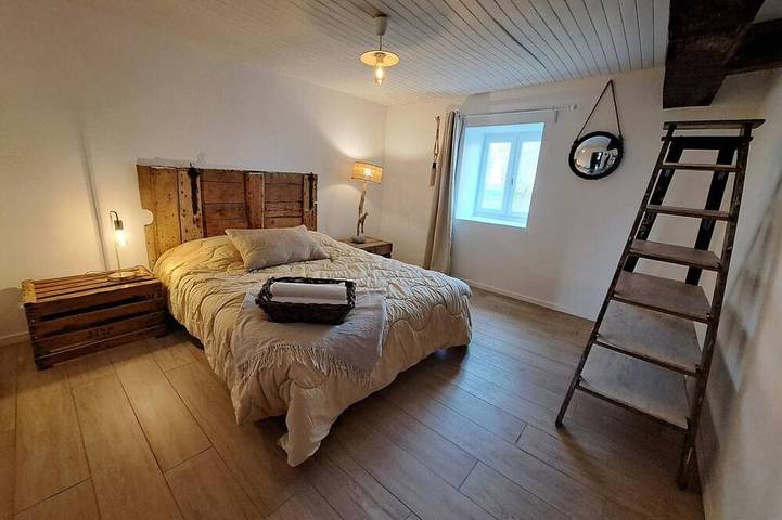 Geräumige Ferienhäuser mit privatem Pool, Sauna, Haustiere erlaubt und Parkplatz, bis zu 18 Personen in Vivans, Roanne und Umgebung