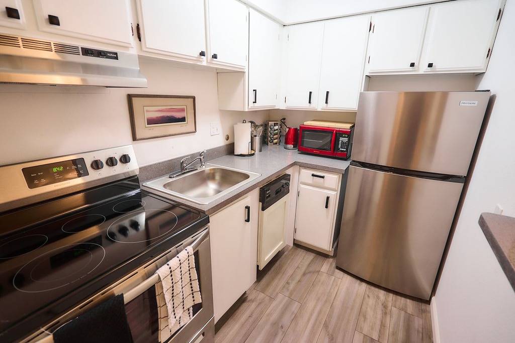 Ganze Wohnung, Cozy Condo w/King Bed Near Seatac Airport in SeaTac, King County