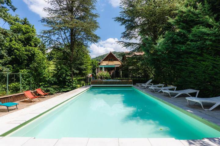 Hôtel pour 4 personnes, avec Terrasse et Jardin ainsi que Piscine et Sauna