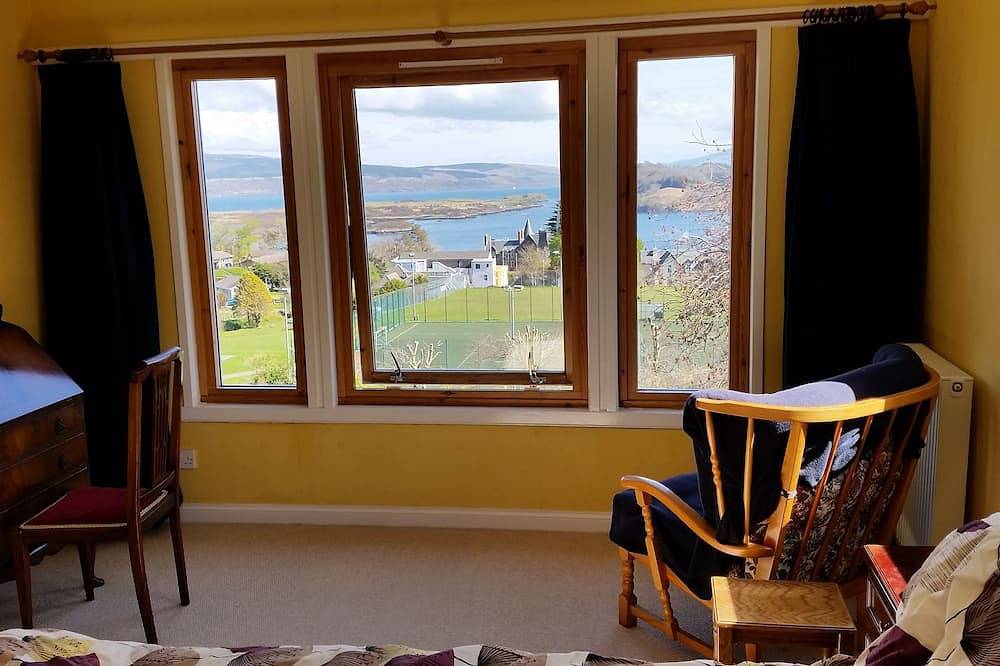 An Cala - Spacious house with stunning sea-views in Tobermory, Argyll & Bute