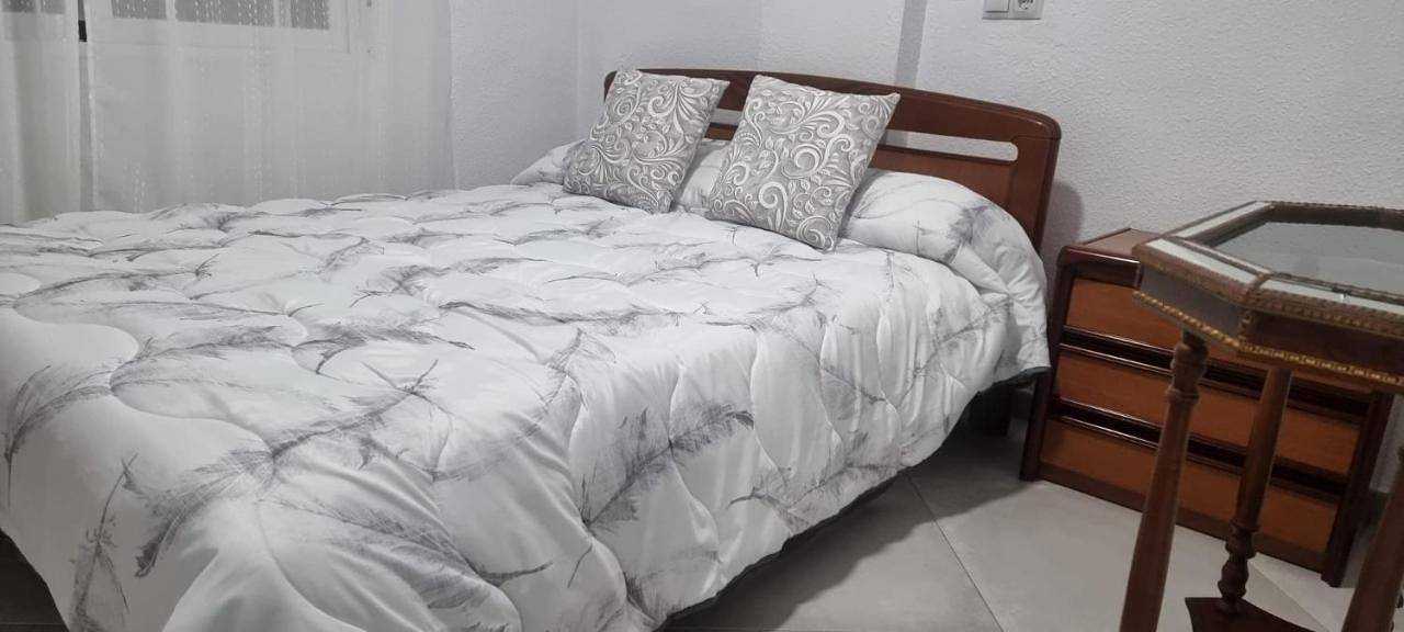 Apartamento vacacional entero, Habitacion Matrimonio a 100 m de la Playa de Poniente in Benidorm, Costa Blanca