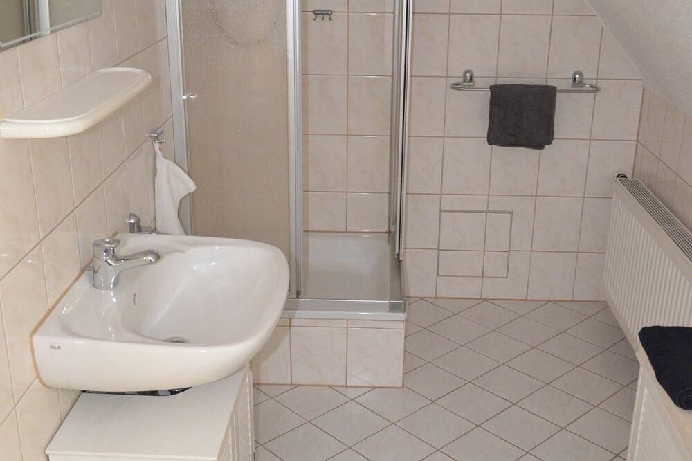 Ganze Wohnung, Ferienhaus Lütsche - direkt am Stausee im Thüringer Wald in Frankenhain, Rennsteig