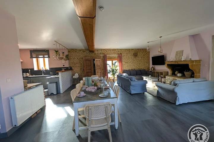 Maison d’hôte pour 29 personnes, avec Jardin et Piscine dans Beaujolais