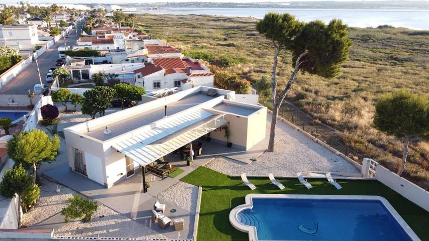 Villa pour 7 personnes, avec vue et jardin ainsi que vue sur le lac et piscine, animaux acceptés à Torrevieja - 3
