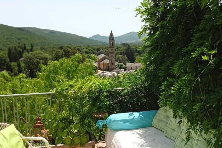 Location de vacances pour 8 personnes, avec terrasse et jardin à Pietracorbara