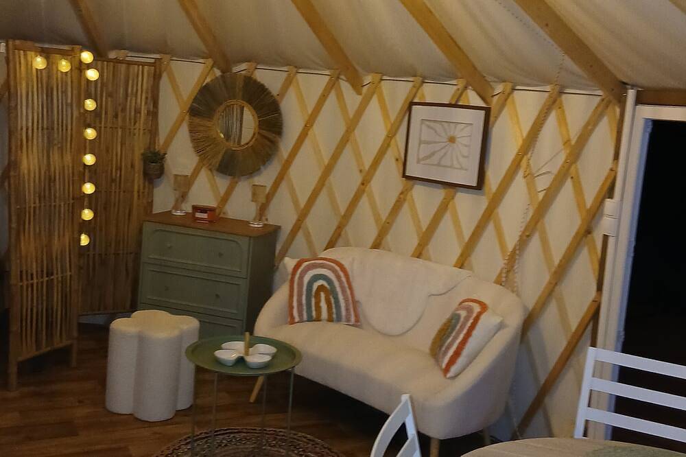 Yurt-des voyageurs-Confortable-Baño privado con ducha-Sin vista in Clermont-Créans, Sarthe