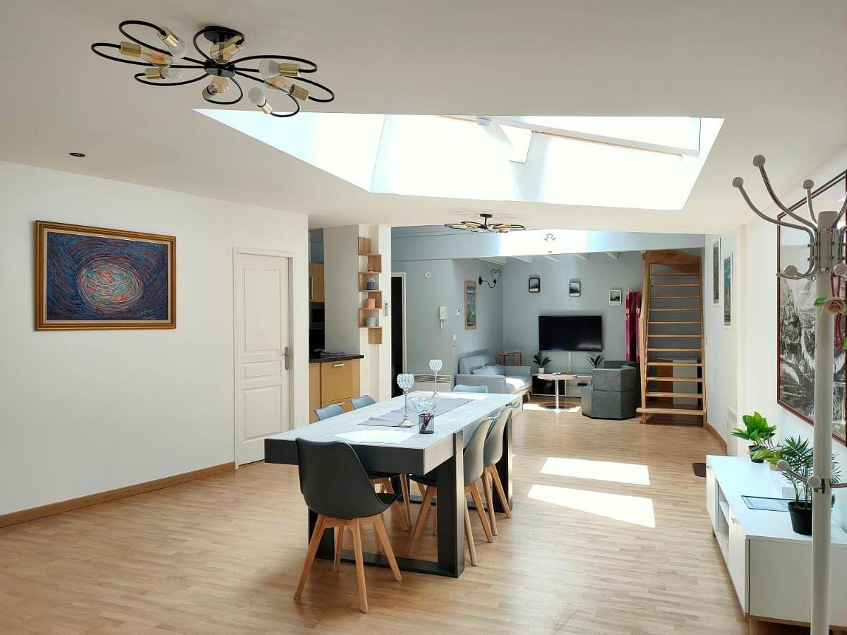 Appartement entier, Three-Bedroom Apartment in Lourdes, Hautes-Pyrénées
