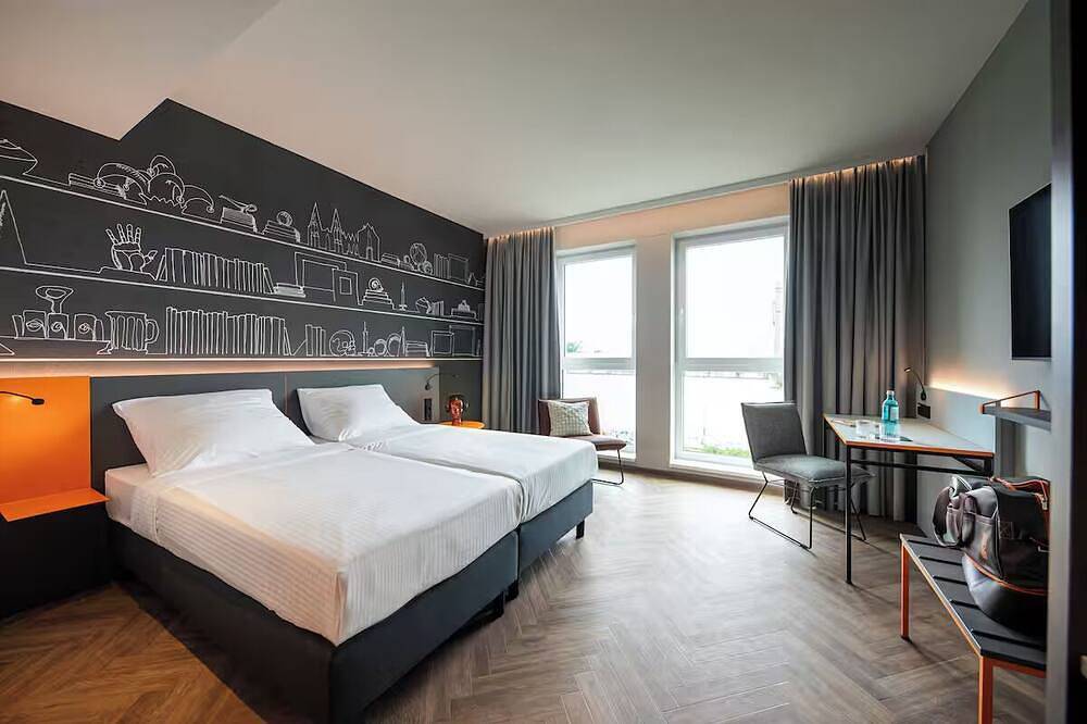 Enjoy Seamless Travel in a Contemporary Room a Stop Away from Cologne Airport in Porz (Köln), Cologne