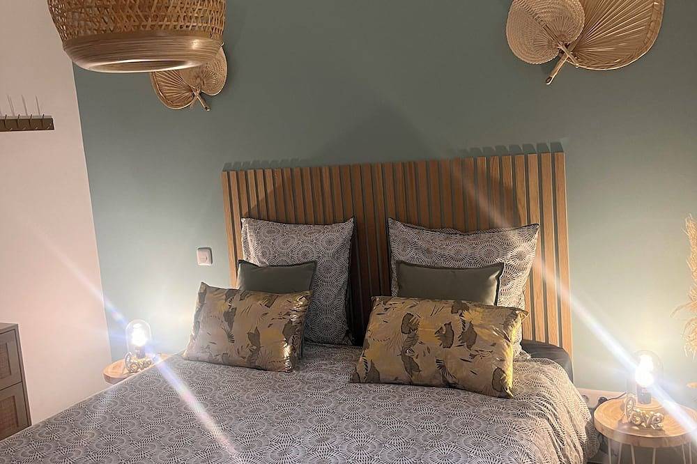 Entire apartment, \"Le meublé\". apartment with unlimited jacuzzi near Mont-Saint-Michel in Avranches, Mont-Saint-Michel Bay