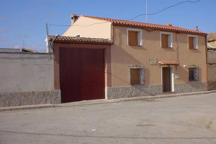 Gîte pour 10 personnes, avec terrasse et jardin - 1