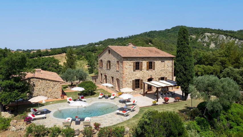 Villa pour 10 personnes, avec Jacuzzi et Jardin dans Larderello