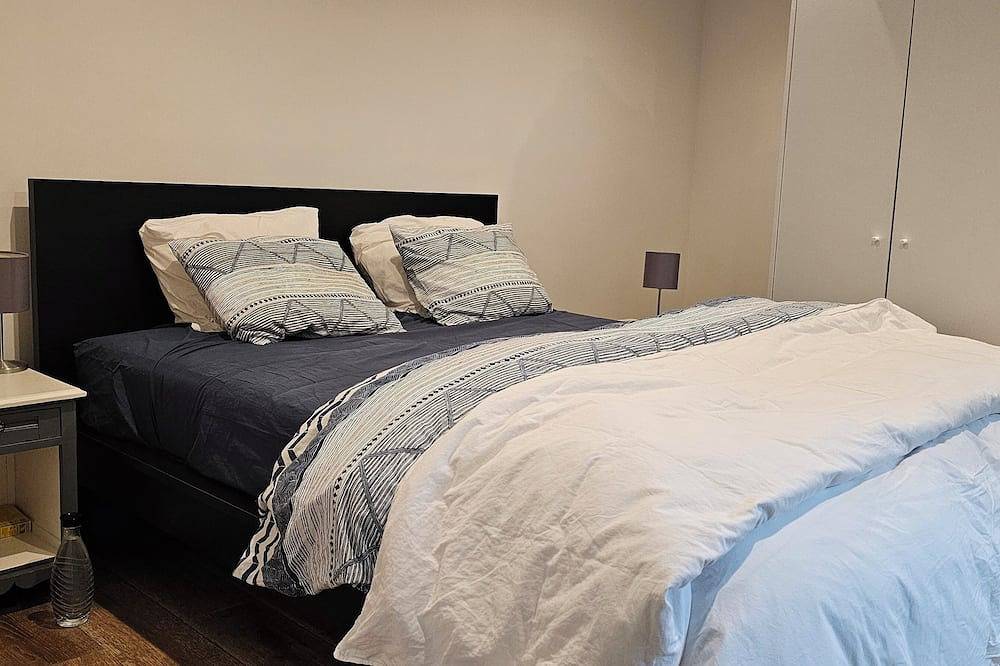 Entire apartment, Like at Home: Apartment near the forest with office and terrace in Liège, Liège region
