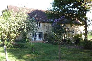 Gîte pour 5 personnes, avec jardin, adapté aux familles à Gémages