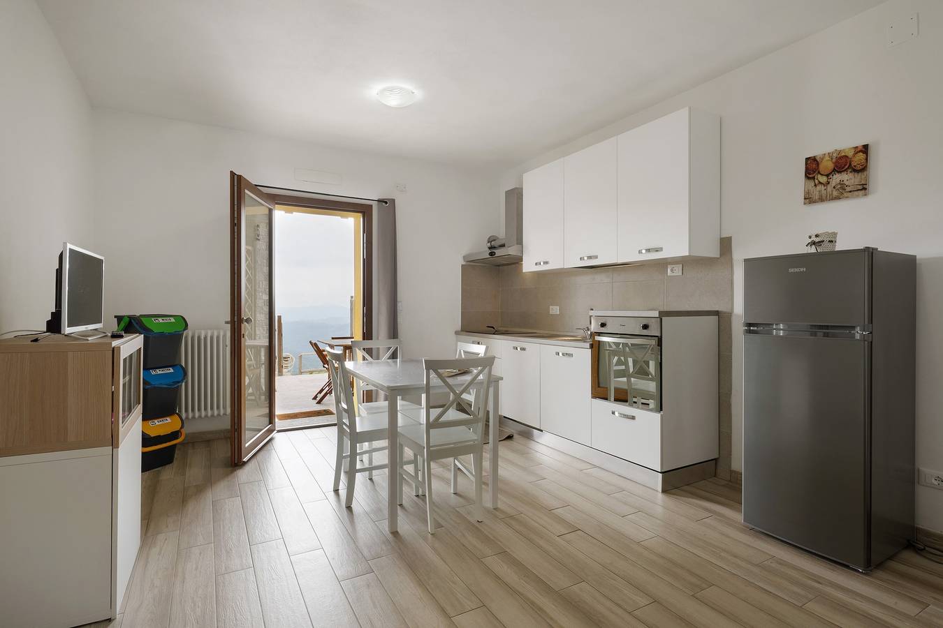 Apartamento inteiro, Apartamento 'Camera 6' com vista para a montanha, Wi-Fi e ar condicionado in Zignago, La Spezia (província)