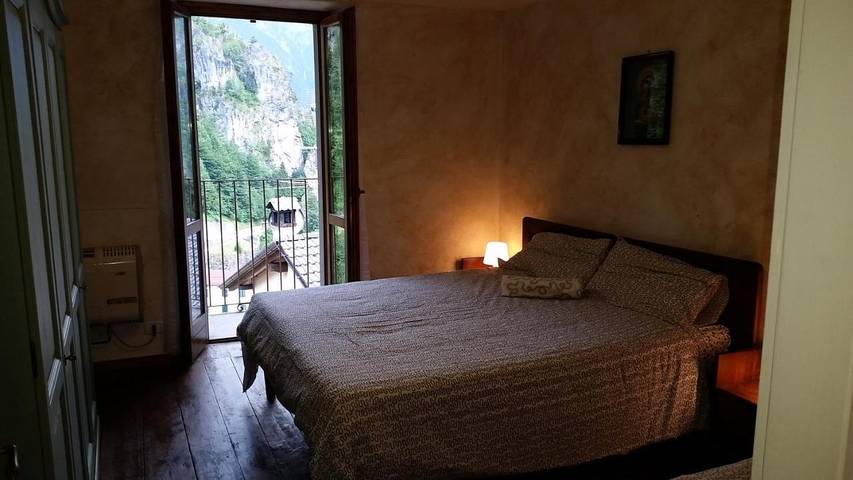 Gîte pour 3 personnes, avec balcon et vue à Ornica
