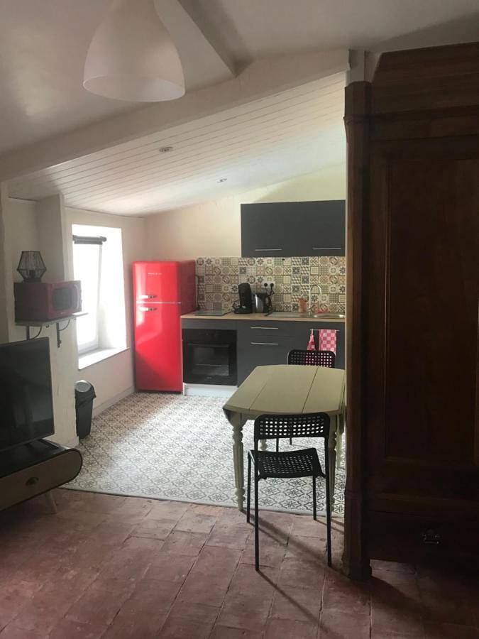 Gîte pour 4 personnes, avec piscine et jardin à Saint-Chinian
