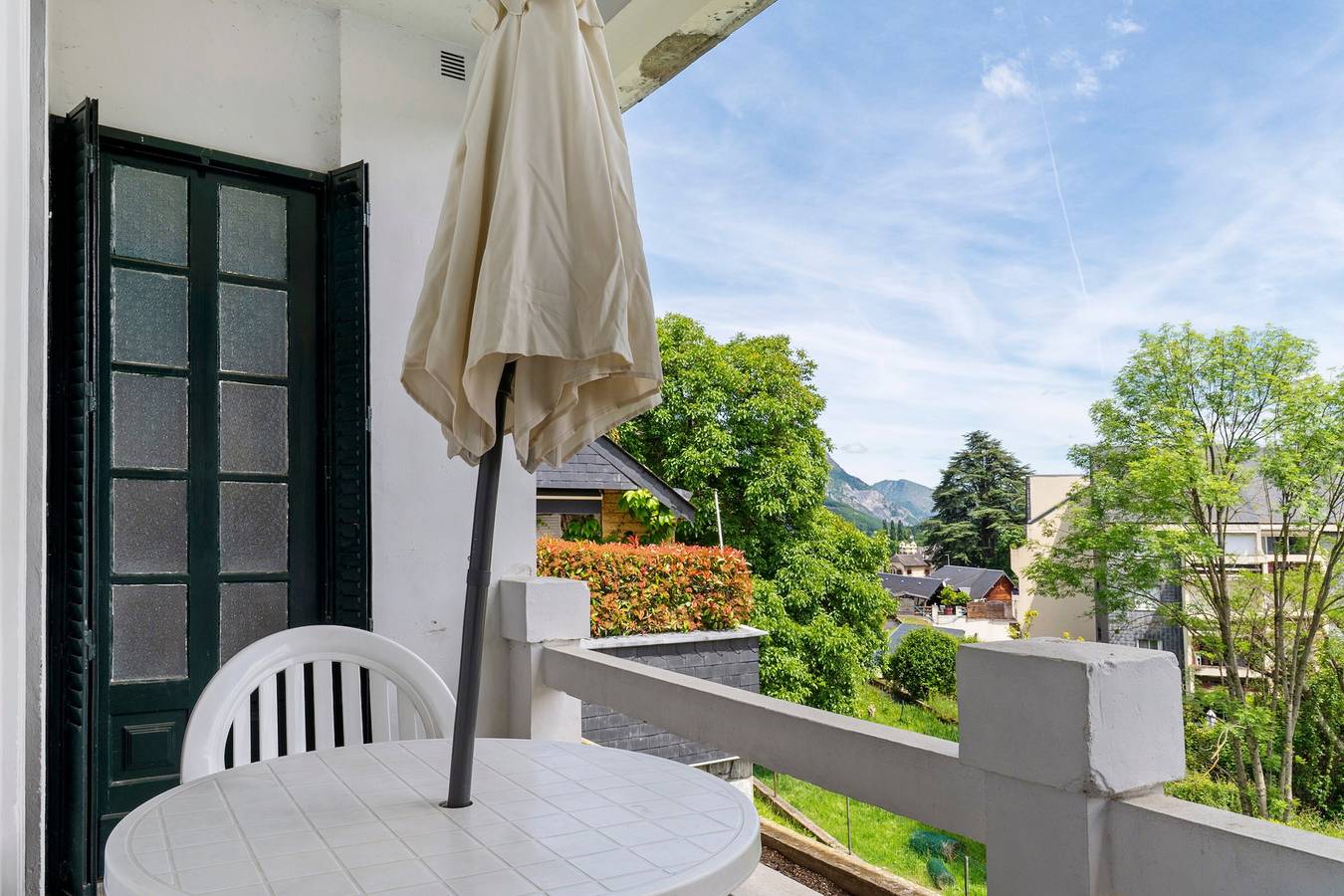Ganze Wohnung, Apartment 'Estaing' mit Bergblick, privater Terrasse und Wlan in Argelès-Gazost, Französische Pyrenäen