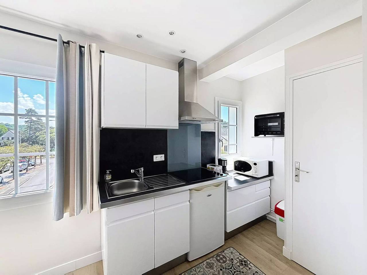 Entire apartment, 2 rooms 2 people in Jullouville, Côte de la Déroute