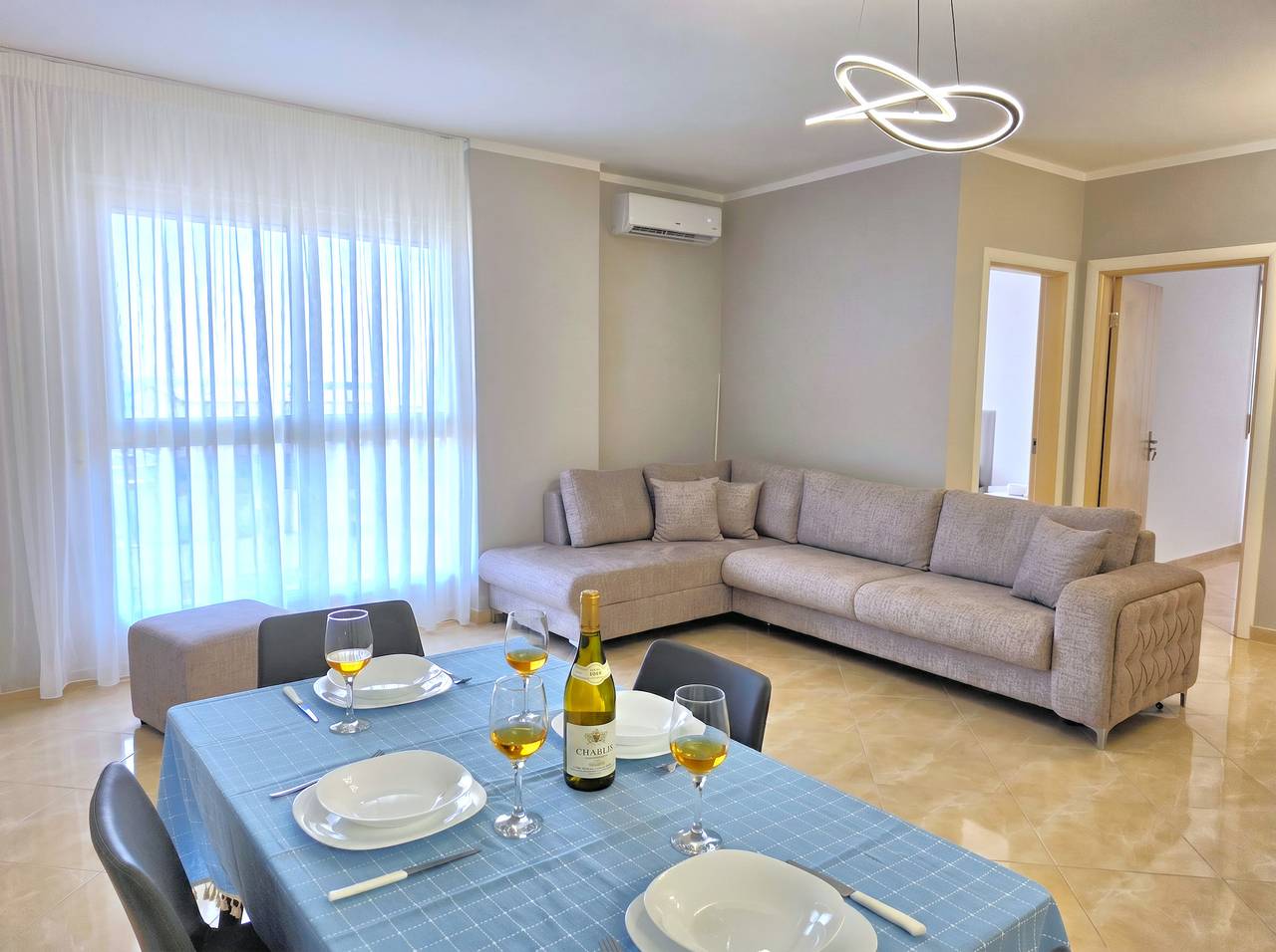 Geheel appartement, Vakantieappartement voor 5 personen met balkon in Durrës (stad), Albanië