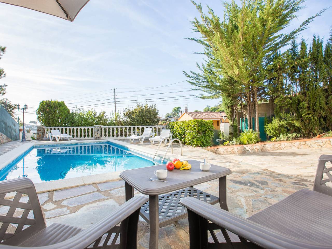 Villa acogedora en Lloret de Mar para 7 personas con piscina privada y terraza, a 8 km de la playa in Aiguaviva Parc, Vidreras