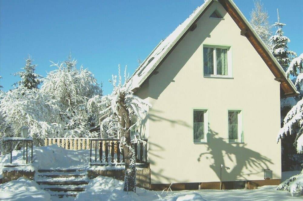 Gemütliches Ferienhaus in großem Garten, wenige Minuten zum Zentrum in Eibenstock, Erzgebirge