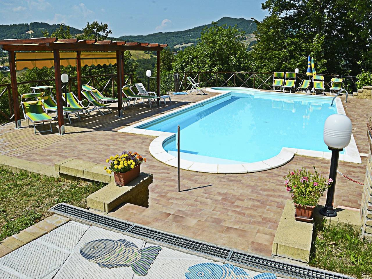 Cottage in Marche met zwembad en boszicht in Apecchio, Valle del Metauro