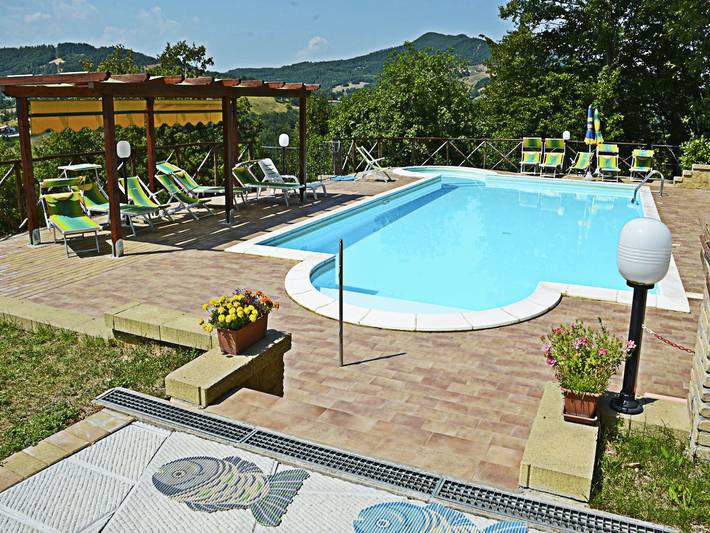 Cabaña en Marche con piscina y vistas in Apecchio, Valle del Metauro