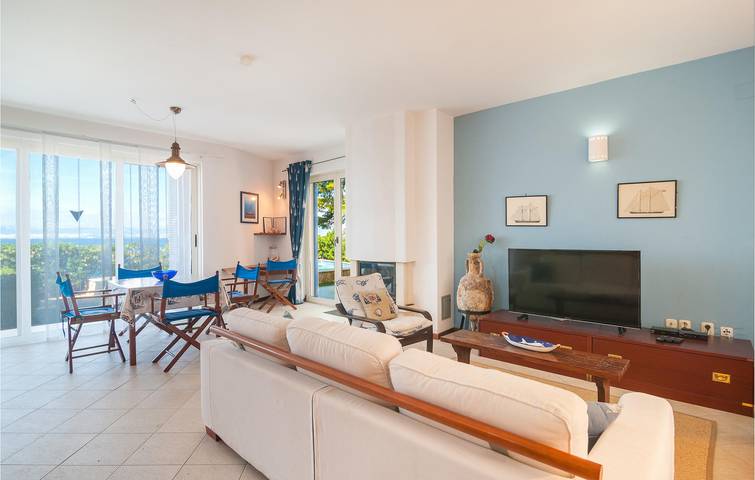 Appartement en bord de mer avec piscine, parking et terrasse in Supetar, Brac