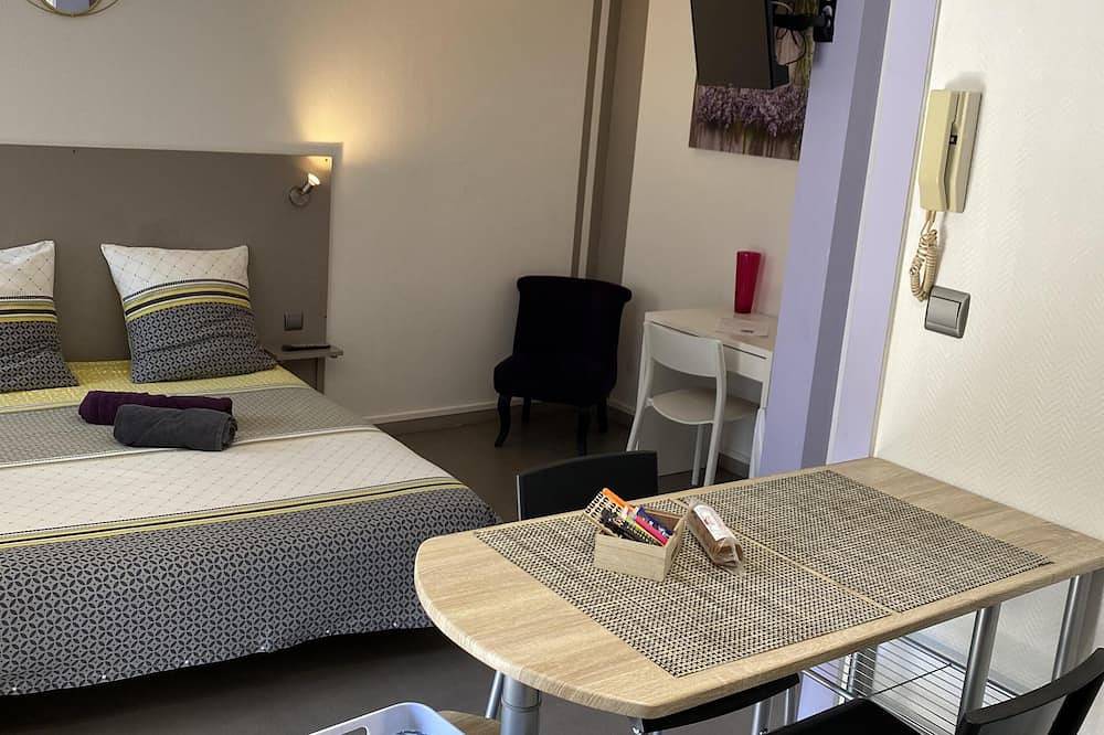 Apartamento entero, Appartement N3-Apartamento-Baño con ducha-Terraza in La Roche-sur-Yon, Valle del Loira