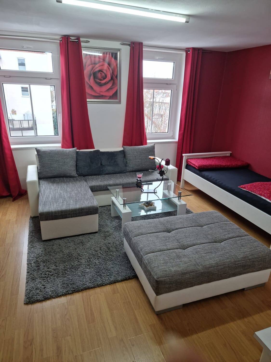 Ganze Wohnung, Große 4 Zimmerwohnung mit Balkon und Wlan in Zwickau, Chemnitz und Umgebung