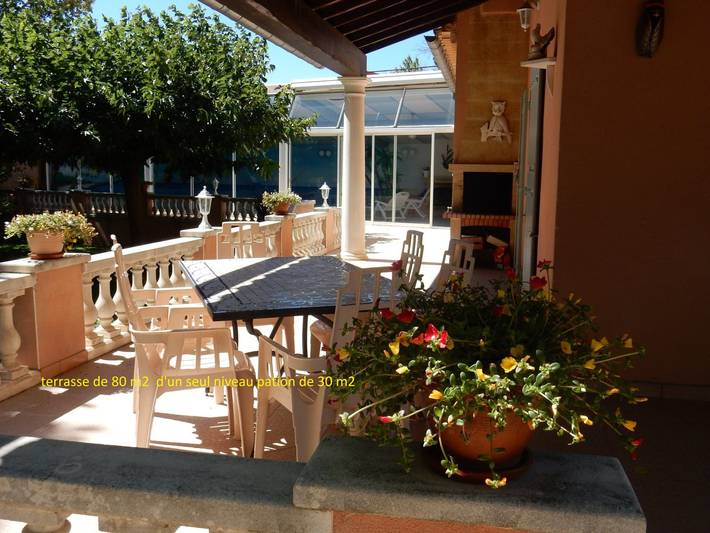 Villa pour 7 personnes, avec jardin ainsi que piscine et terrasse à Orange