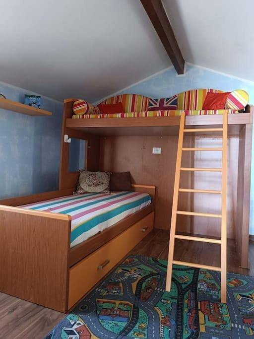 Ferienhaus für 8 Personen, mit Balkon und Terrasse sowie Garten und Ausblick in Pietrabruna - 3