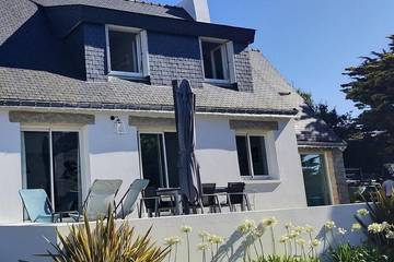 Gîte pour 8 personnes, avec jacuzzi ainsi que terrasse et jardin dans Plage Kercambre