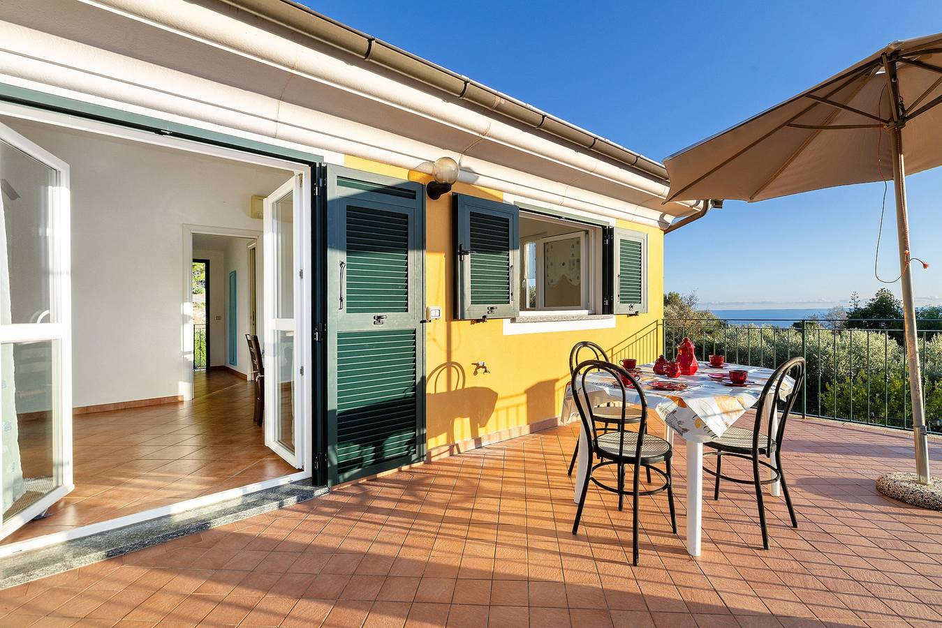 Entire apartment, ‘Acacia’ Apartment with Sea View, Wi-Fi and Air Conditioning in Ceriale, Riviera di Ponente